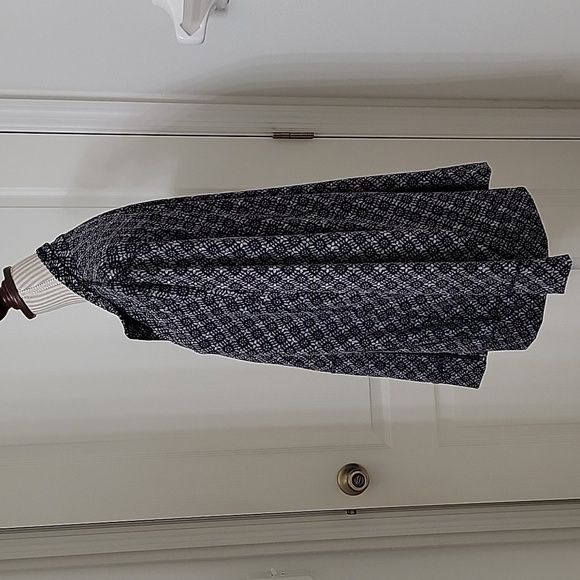 Coldwater Creek, Size Unknown Black Gray Patterned Athletic Jacket, Front Zipper - Picture 2 of 10